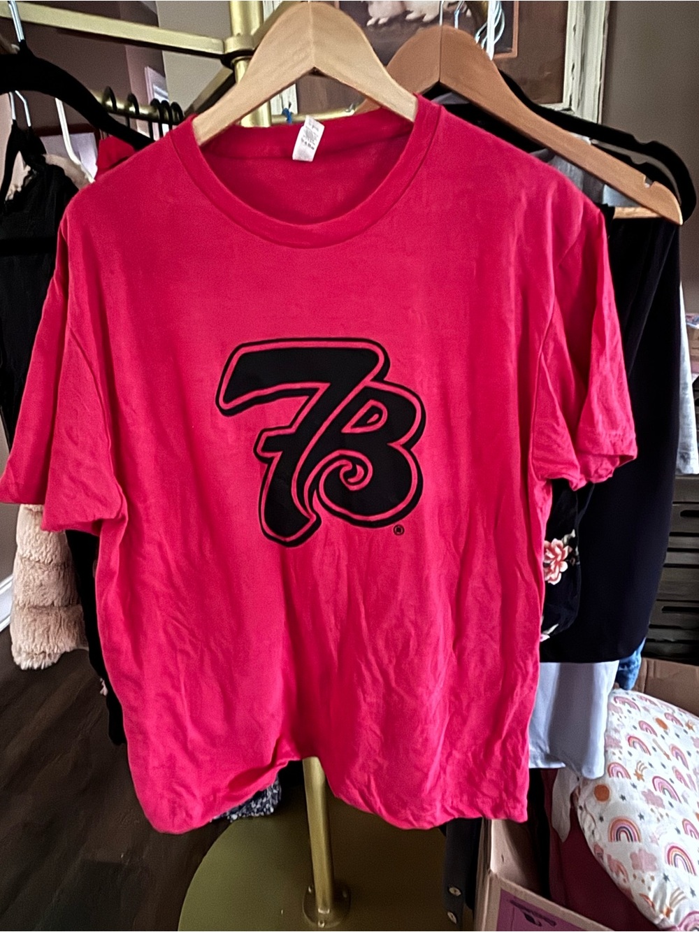 7 Brew Red T‑Shirt with Black Graphic Accent *new*